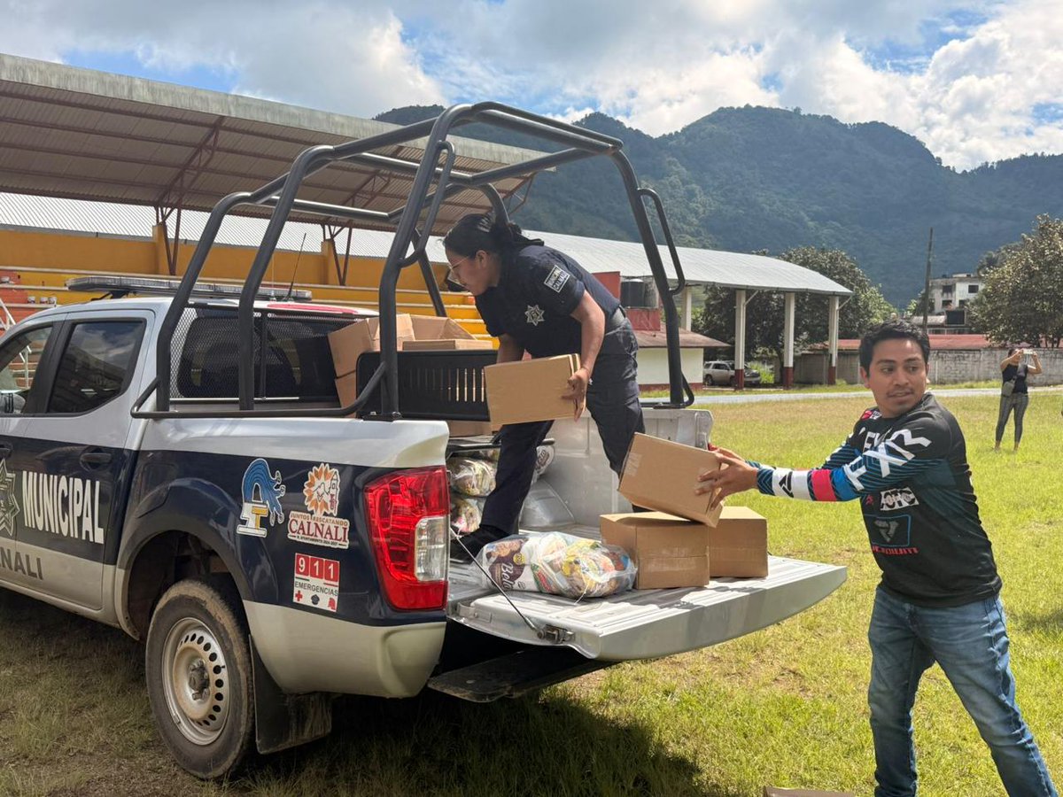 juliomenchaca_'s tweet image. En Calnali seguimos entregando víveres y agua potable, además restablecimos el acceso a 6 comunidades que estaban incomunicadas.
#HidalgoUnido
#PrimeroElPueblo