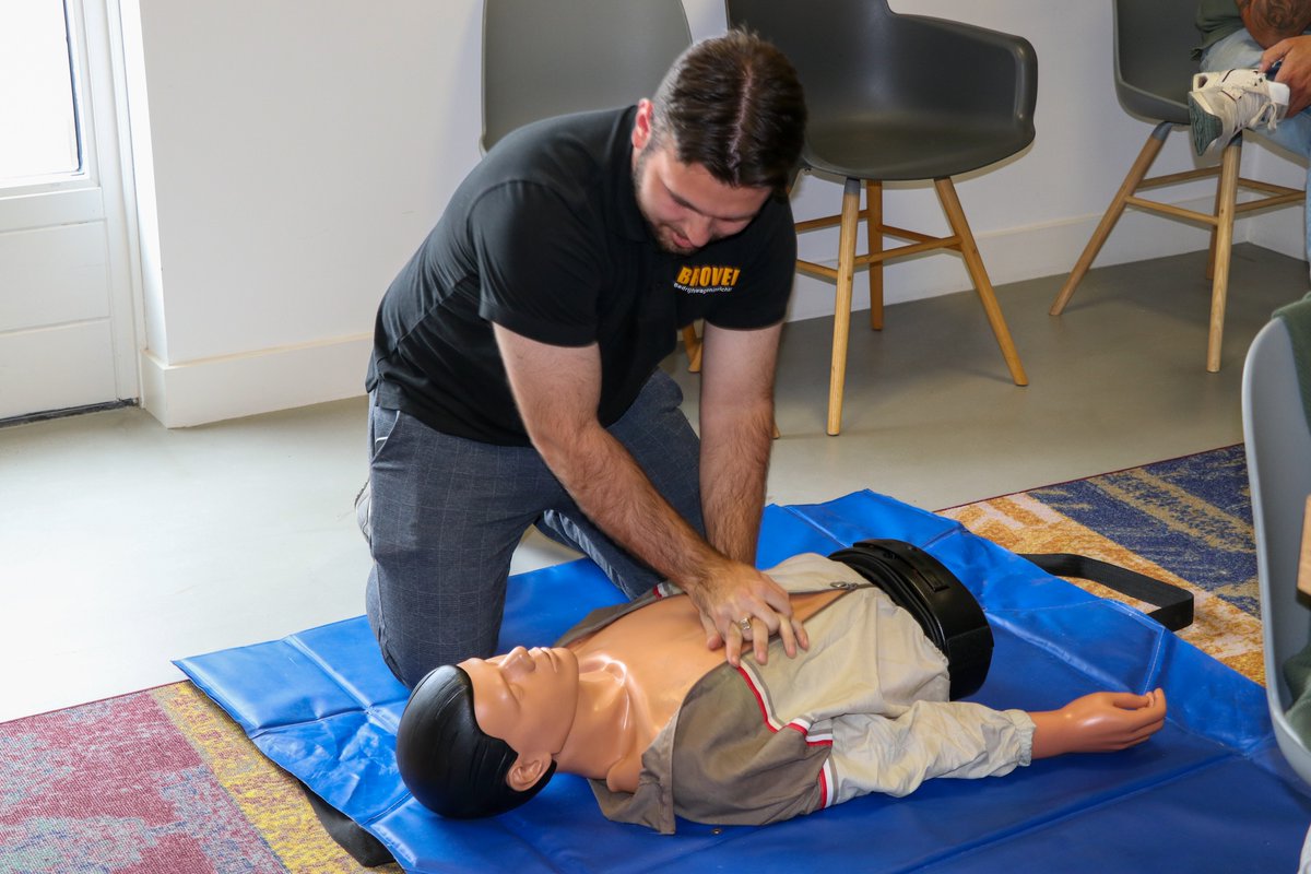 🧯 Even de kennis opgefrist!

Het team van Brover volgde weer een BHV-training – brand blussen, reanimeren en handelen als het moet.

Veiligheid = vakmanschap.

#TeamBrover #BHV #VeiligWerken