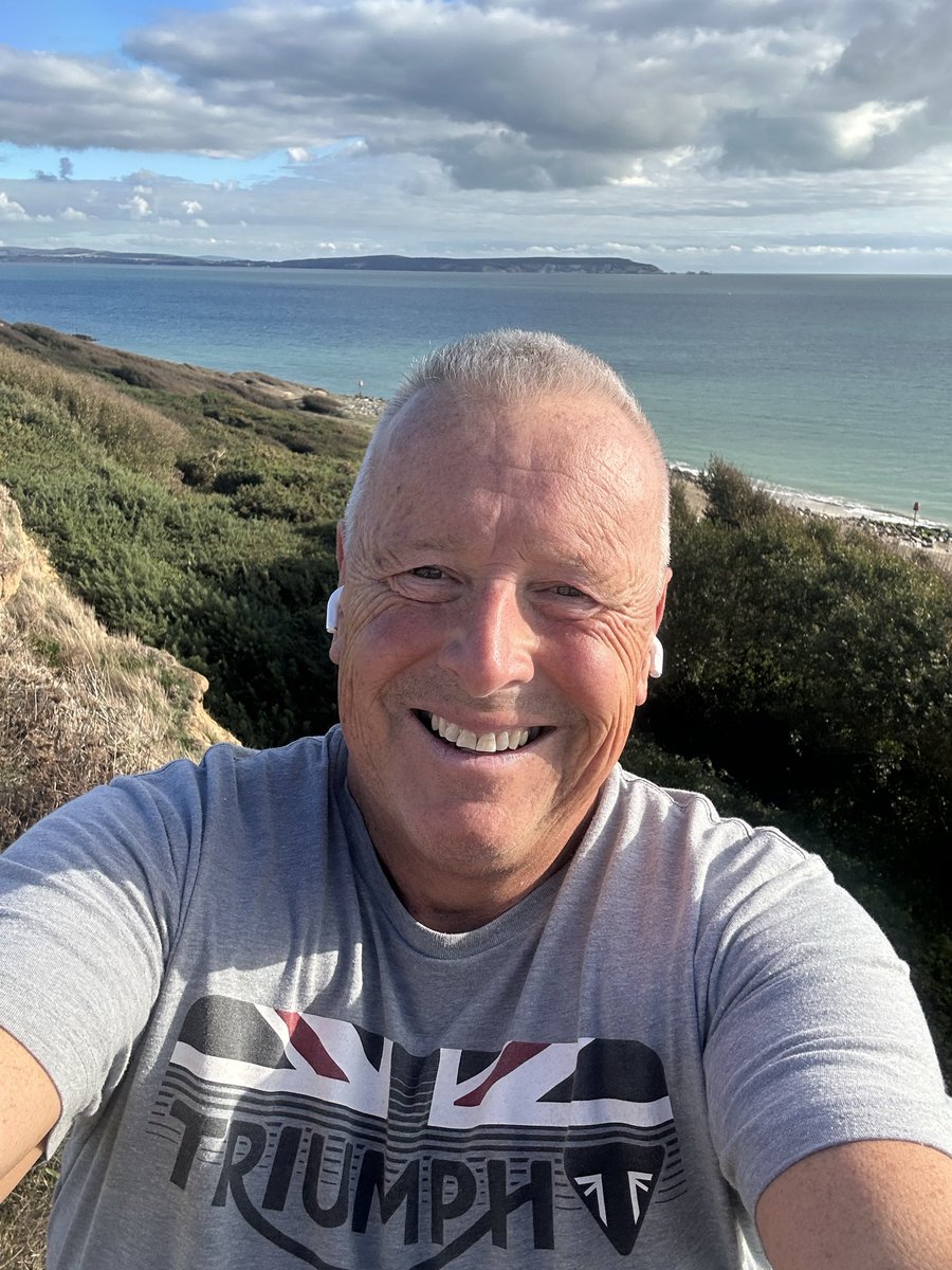 NickKeep_NKA's tweet image. Haircut done, brisk walk along the ocean. Great music in my ears. A beautiful balmy day down on the South Coast. When you bounce around the world with work, it’s so nice to get home, especially when we’re lucky enough to live where we live. #thursdayvibes #ConferenceHost 
#Dayoff