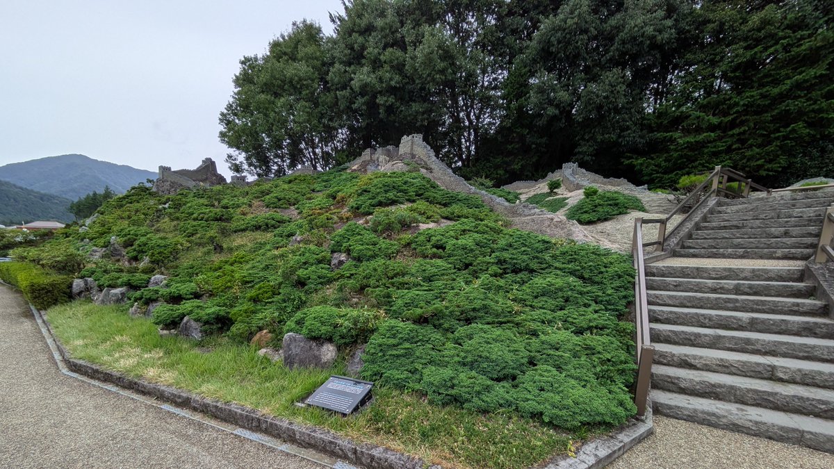 中文解説：どのくらい〜ですか？
🇨🇳长城有多长？
[Changcheng you duo chang?]
🇷🇺Сколько длина Великая китайская стена?
[ｽｺｰﾘｶ ﾄﾞﾘﾅｰ ｳﾞｪﾘｰｶﾔ ｷﾀｰｲｽｶﾔ ｽﾁｪﾅｰ?]
「万里の長城はどのくらいの長さがありますか？」
※多[duo]+形容詞→どのくらい〜ですか？終