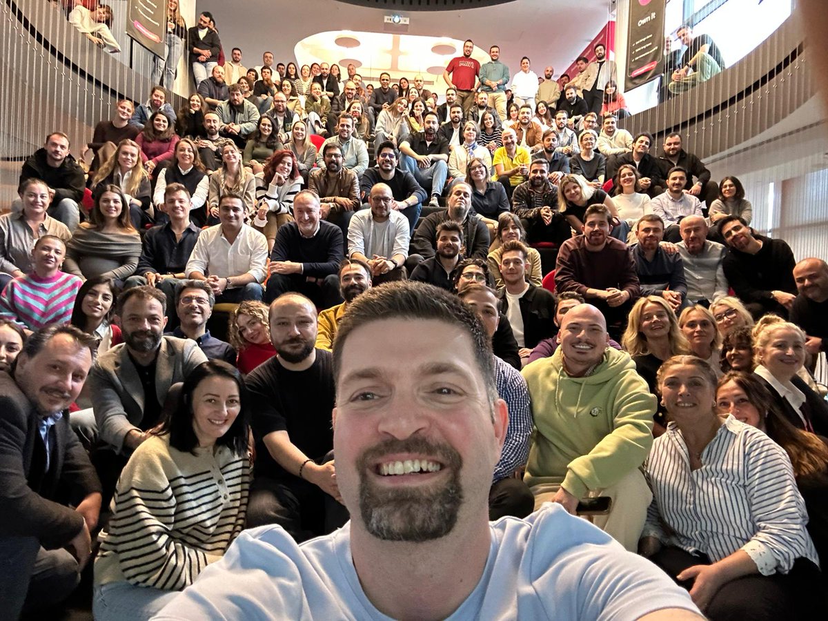 15 unutulmaz yılın ardından veda zamanı… 

Bazen bir iş, sadece bir iş değildir; bazen hayatınızın en anlamlı yolculuğuna dönüşür. Yemeksepeti, benim için sadece bir işyeri değil; hayallerin gerçeğe dönüştüğü, dostlukların kurulduğu, birlikte çok şey öğrendiğimiz ve başardığımız