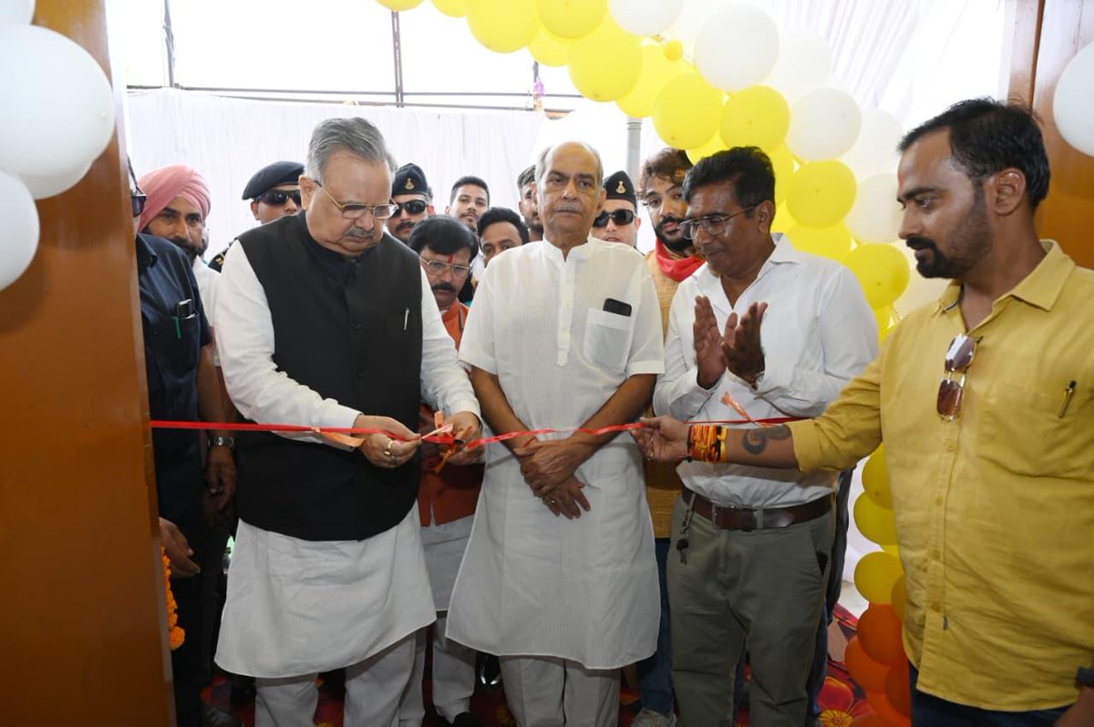 drramansingh's tweet image. महाबली हनुमान की जय
आज बल और पराक्रम के देवता महाबली हनुमान जी की प्रेरणा से खिलाड़ियों एवं गणमान्य नागरिकों की उपस्थिति में अंतरराष्ट्रीय हॉकी स्टेडियम में 31 वर्ष पुराने मल्टी एक्सरसाइज जिम का पुनरुद्धार कर उसे अत्याधुनिक उपकरणों से सुसज्जित हाइटेक जिम के रूप में…