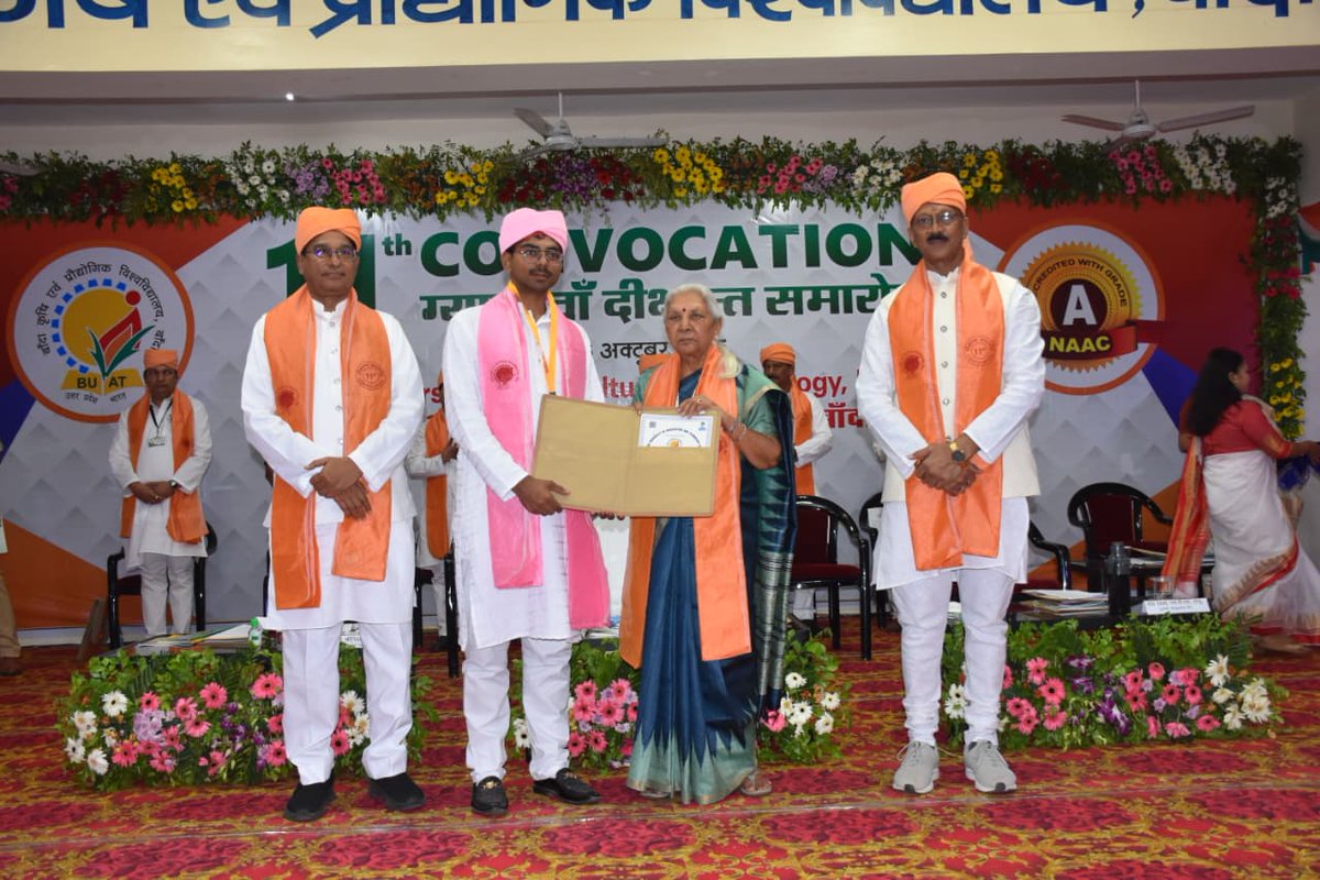 BUAT_BANDA's tweet photo. Echoes of applause at BUAT Banda's milestone 11th Convocation—honoring students who'll feed the world tomorrow. Here's to turning soil into stories of success!
#BUATBANDA #Convocation #AgriGraduates https://t.co/zzbX7AJyog