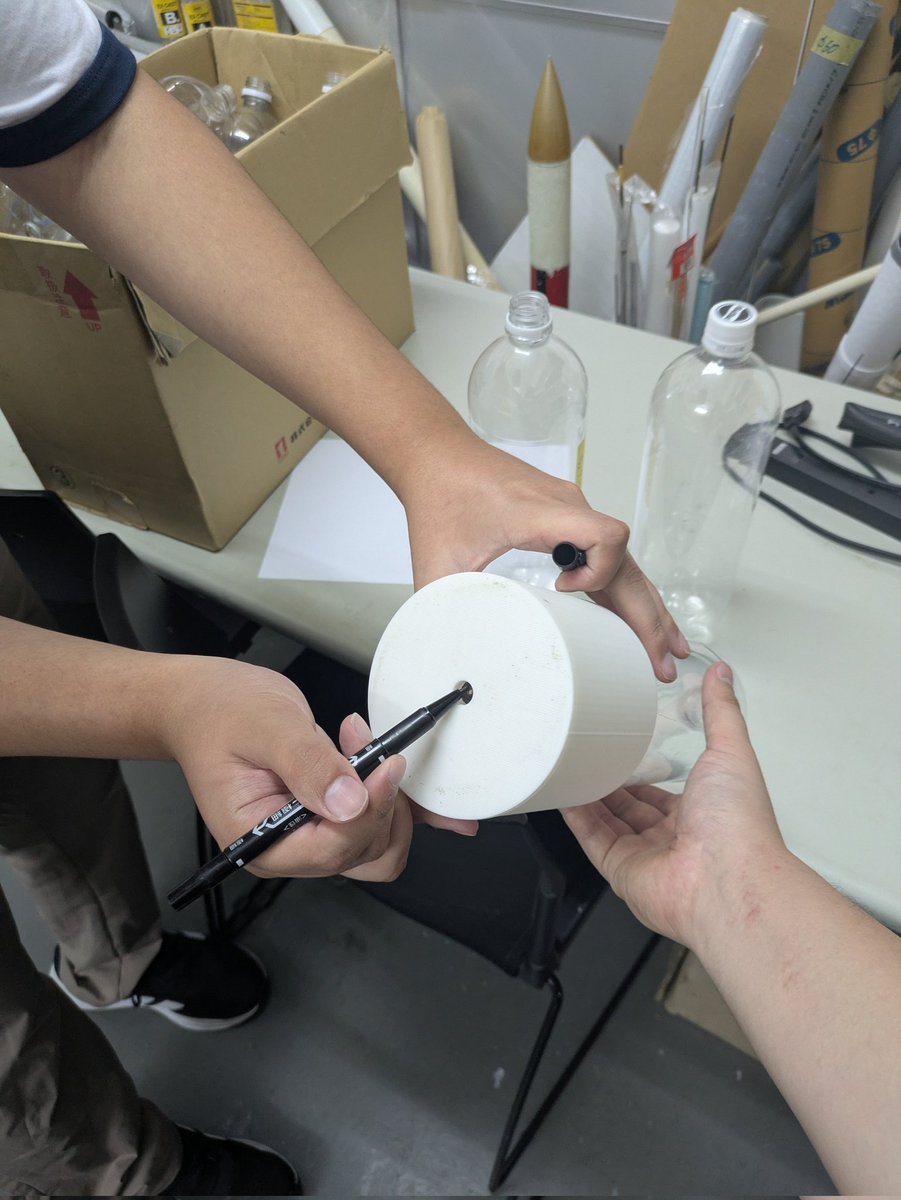 polaris_rocket's tweet image. 現在POLARISは打上げを見据えた燃焼試験の為に各班活動中…🚀
#ロケット #宇宙 #サークル #rocket #space  #ペットボトルハイブリッドロケット #PHR