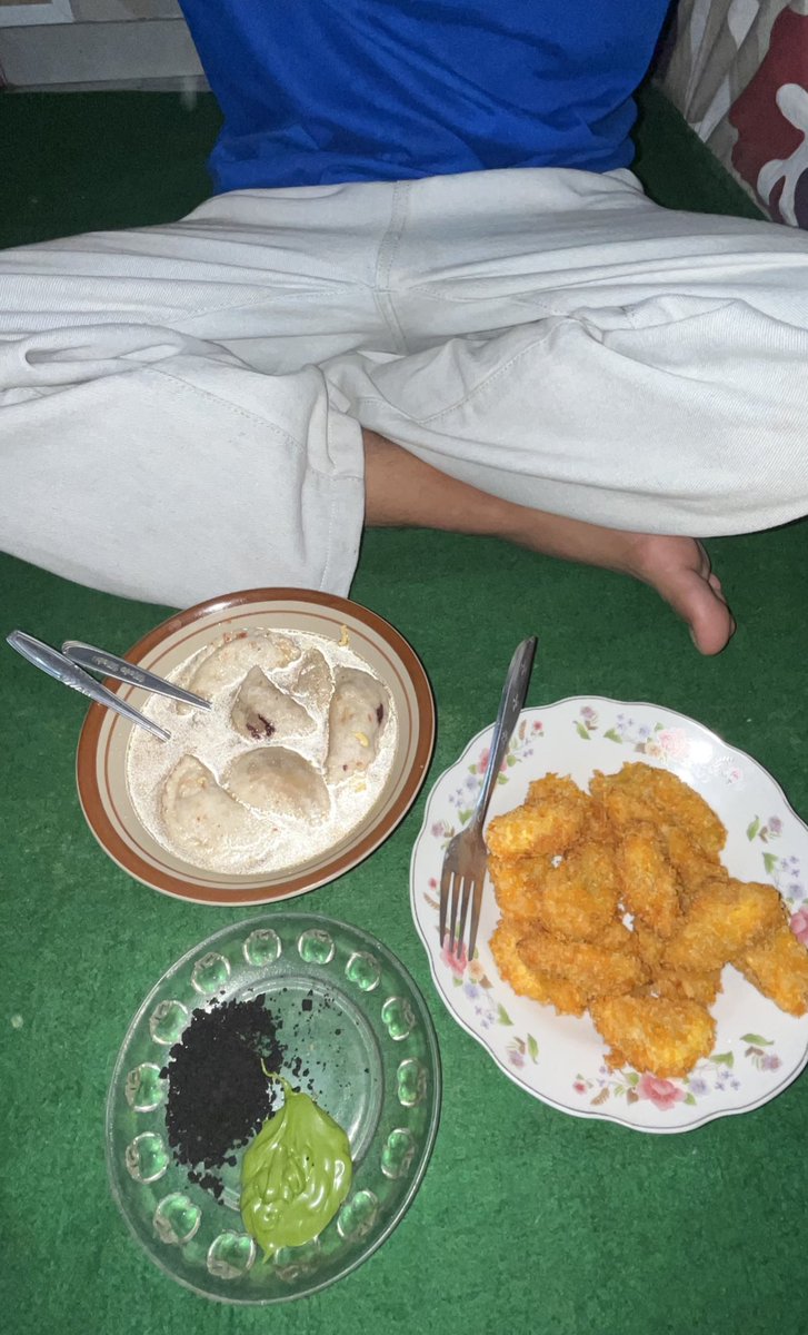 babyptr__'s tweet image. Maljumnya kita masak masak, bikin cireng kuah seblak sama pisang nugget🤤😋
@everythinggg08 
.
.
#maljum #batu #malang