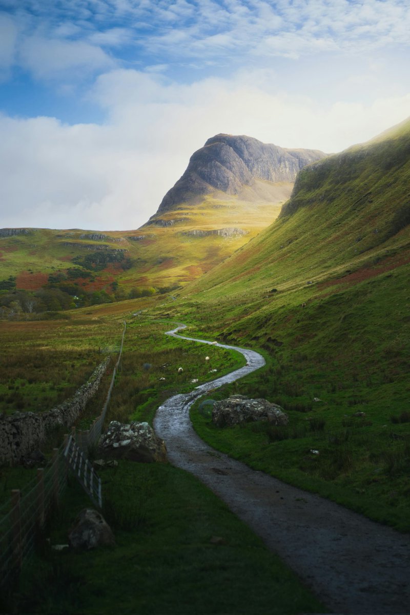 visualsofearth1's tweet photo. Isle of Skye, Scotland https://t.co/MedjaHtLrj