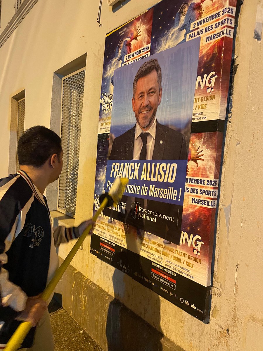 Belle opération de collage des <a href="/RNJ_13off/">RNJ Bouches-du-Rhône</a> du 9-10 #Marseille pour <a href="/franckallisio/">Franck Allisio</a> !

En 2026, nous allons remettre Marseille en ordre !

#Allisio2026