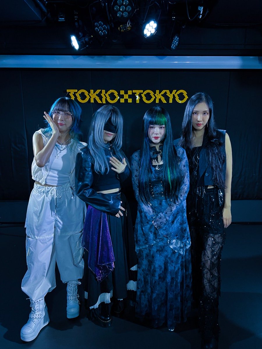 SE_R_RA's tweet photo. #TheMighty ありがとうございました…!
歌い続ける強い想いを届けられていたらいいな。
私の繊細さは強さの証でもあるからね。
この4人で一緒のステージに立てたことが本当に嬉しくて楽しかった。
だから、また逢えるように約束したよ。
あなたにも、もっと強くなった姿で逢えるように。
#SERRA https://t.co/xieVKfcJNv