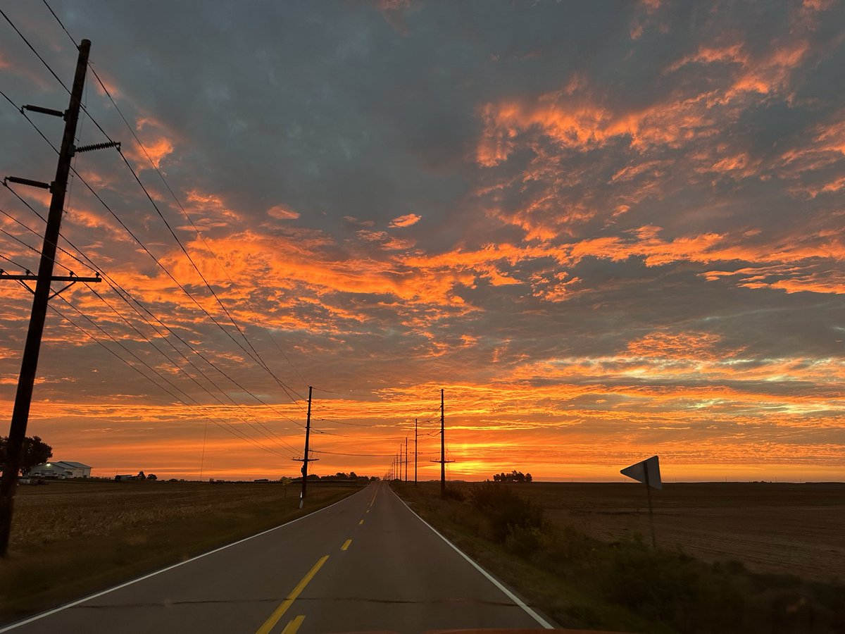 mindsetofstoics's tweet image. “Your days are numbered. Use them to throw open the windows of your soul to the sun. If you do not, the sun will soon set, and you with it.”

— Marcus Aurelius