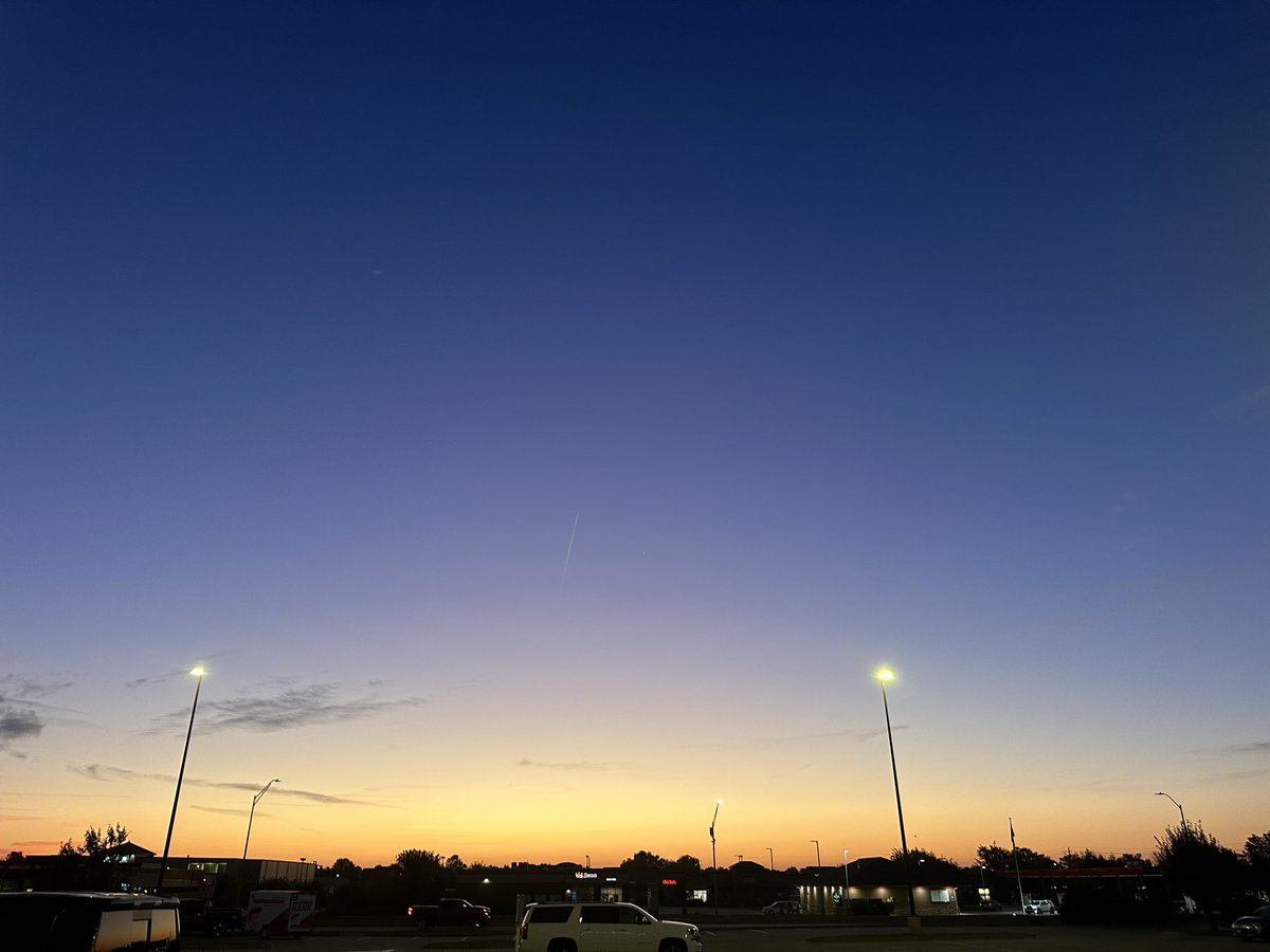 mindsetofstoics's tweet image. “Your days are numbered. Use them to throw open the windows of your soul to the sun. If you do not, the sun will soon set, and you with it.”

— Marcus Aurelius