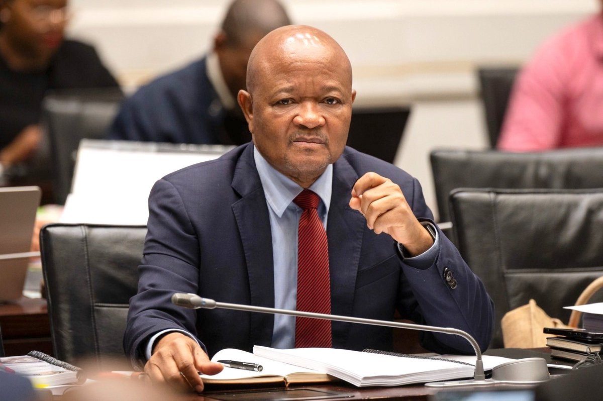 SkutuphenduCandle tweet media