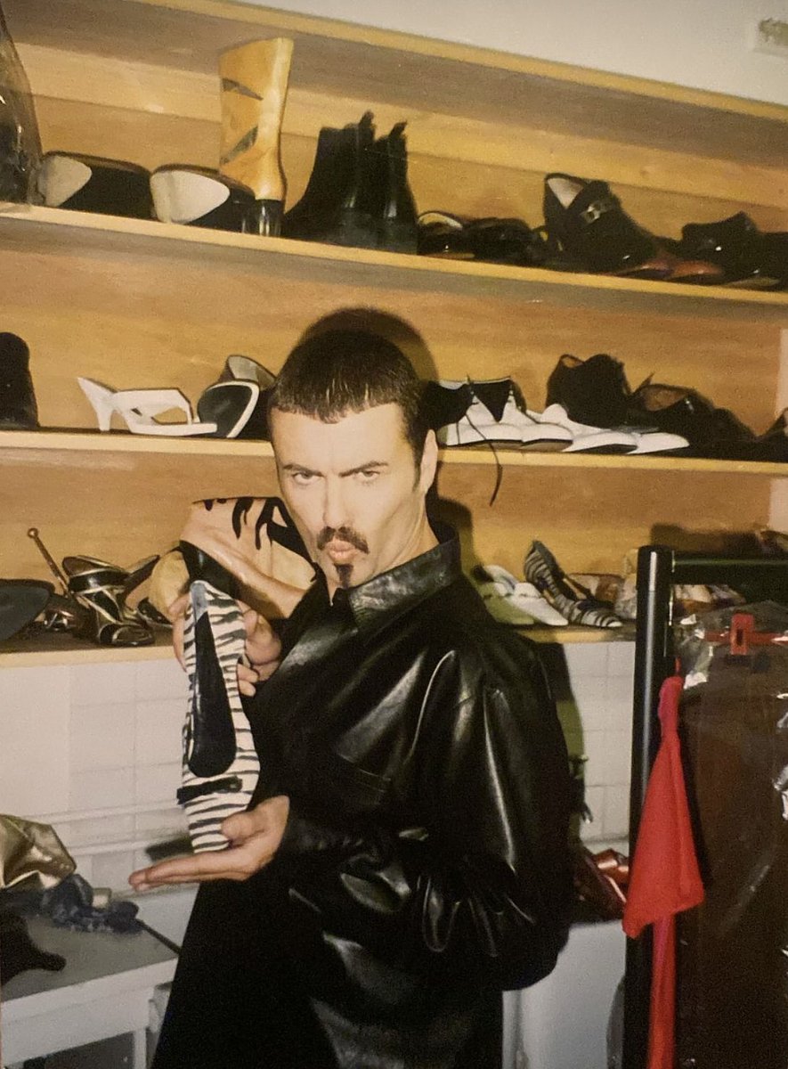 better quality version of this photo courtesy of george’s backing singer jo garland. 🤍