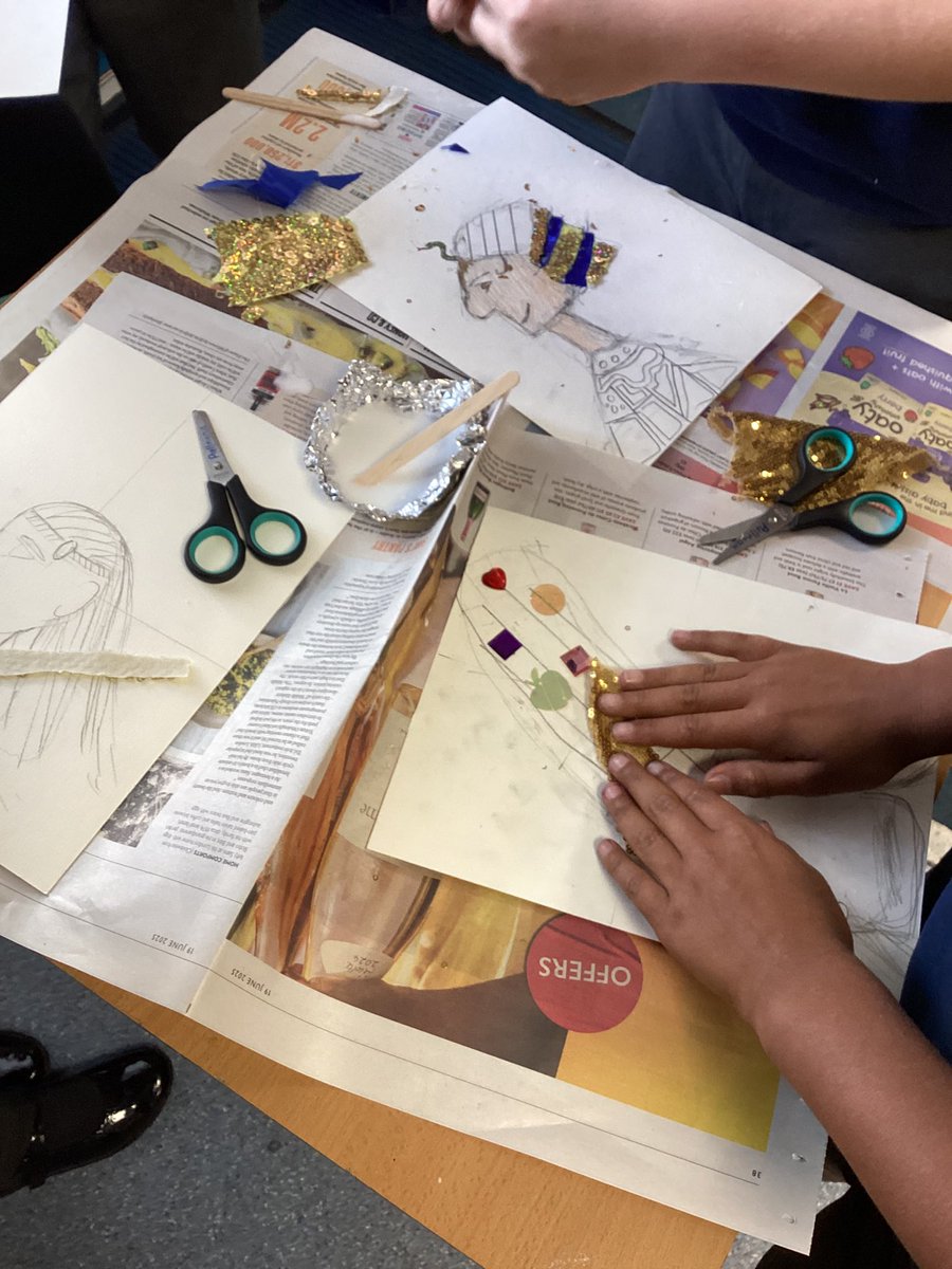 LDSMyear4's tweet photo. Year 4 became pharaohs for the day! They created side portraits of themselves and transformed them into Ancient Egyptian rulers - complete with headdresses and hieroglyphics! @LDSMjuniorsch @LDSMyear3 @LDSMyear5 @LDSMyear6 https://t.co/KRlNTxDuSw