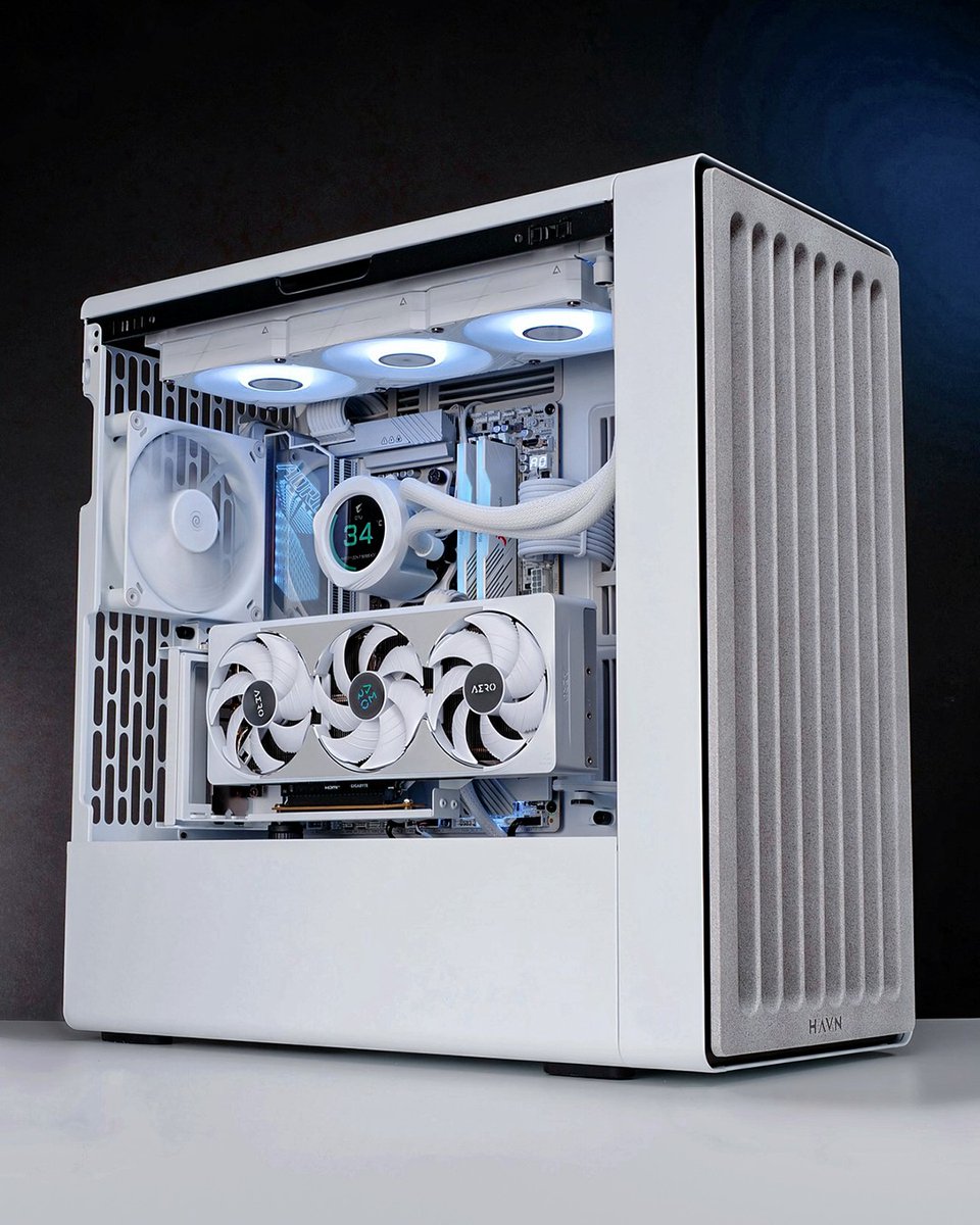 GIGABYTE_DE's tweet image. GIGABYTE AORUS AERO GAMING POWER 😎

X870E AORUS MASTER X3D ICE &amp;amp; RTX 5080 AERO OC 

Dank an 💘🛠📸🎥💻: @ battlerigs @ aorus_uk

#GIGABYTE #AORUS  #CustomPC #GamingSetup #Battlestation #PCBuilds