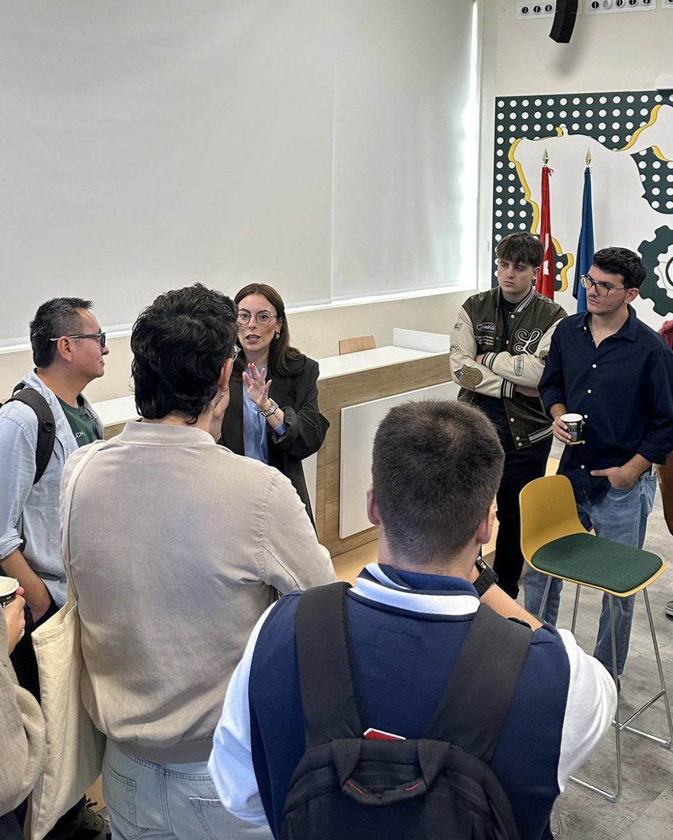 Ayer, nuestra Head de Talento España, Irene Pozo, participó en una nueva edición de los Desayunos SBD, organizados por la Escuela Municipal San Blas Digital. ☕✨

Nos encanta formar parte de iniciativas que fomentan el diálogo y construyen puentes entre talento y empresas. 🤝