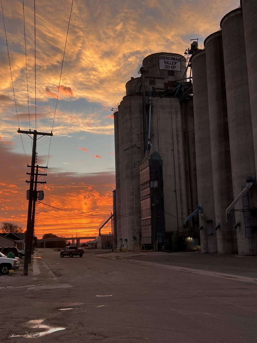 FVCoop's tweet image. Beautiful sunrise at the @FVCoop Elevator in McCook, NE. #Autumn #sunrise