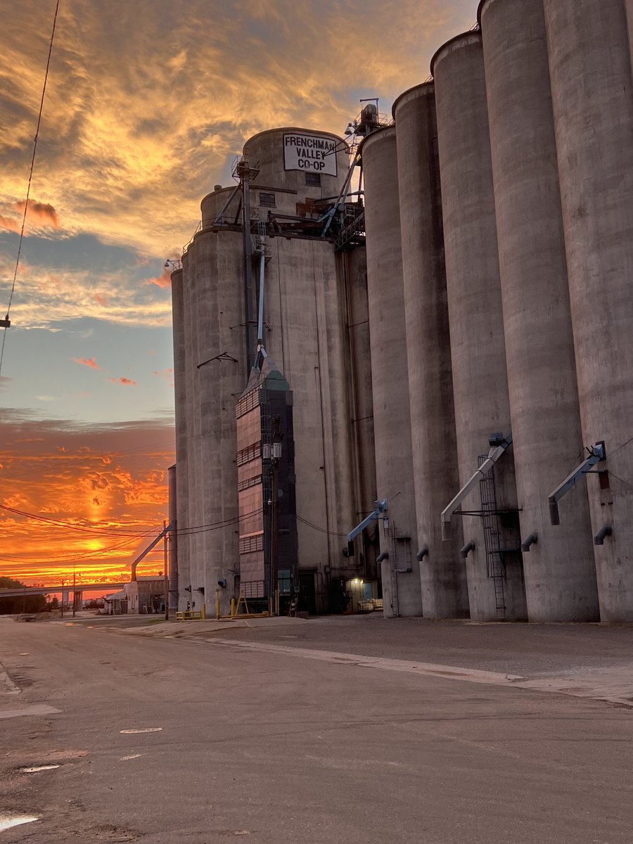 FVCoop's tweet image. Beautiful sunrise at the @FVCoop Elevator in McCook, NE. #Autumn #sunrise