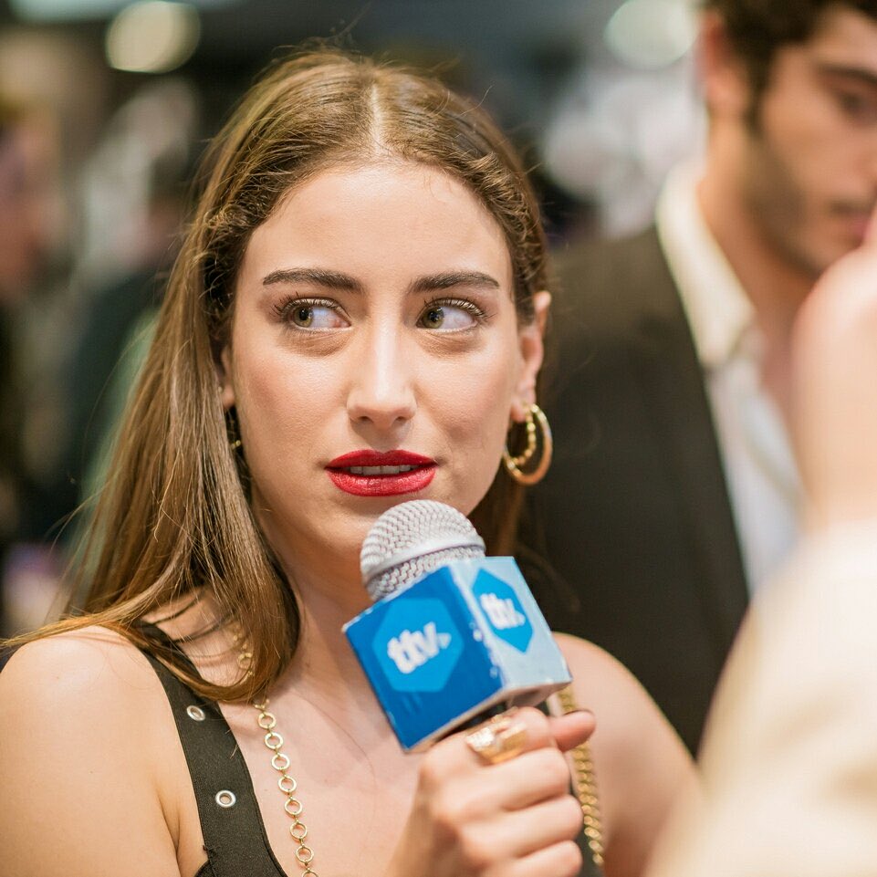 maralerdemgil's tweet photo. #mipcom2017 #hazalkaya röportaj interview https://t.co/ER7hJI4eA2