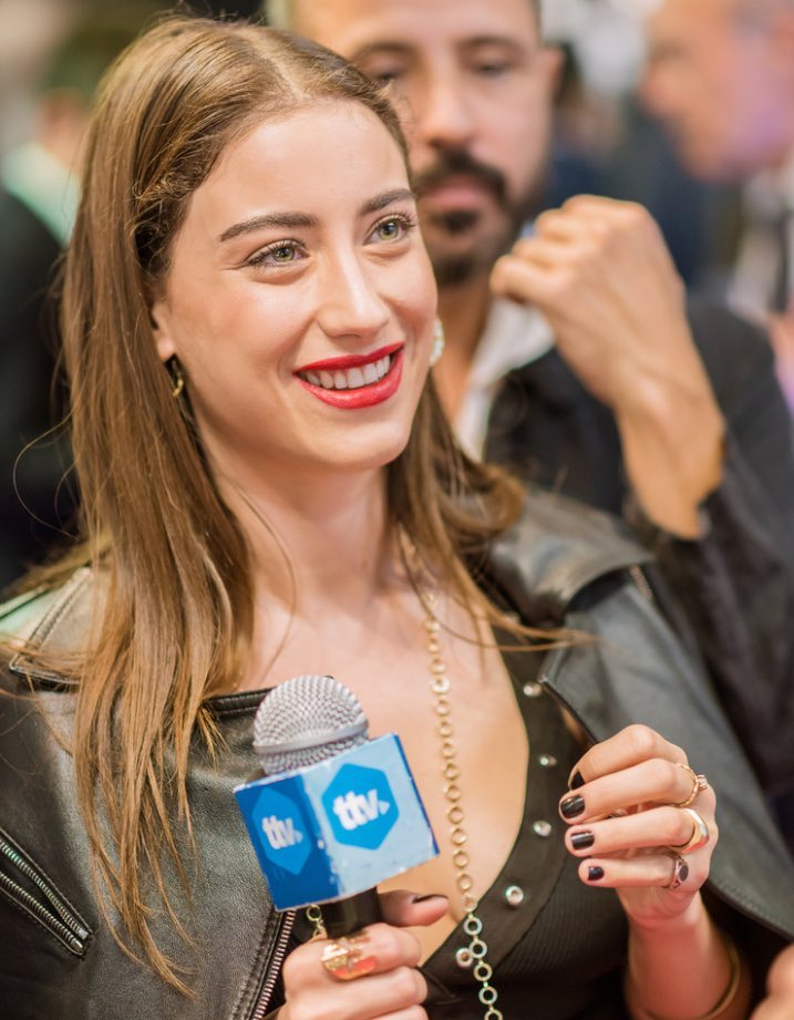 maralerdemgil's tweet photo. #mipcom2017 #hazalkaya röportaj interview https://t.co/ER7hJI4eA2