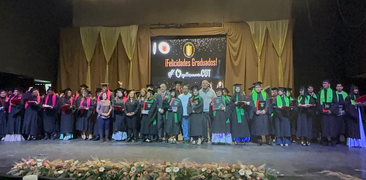antorchaedomx's tweet photo. El Centro Universitario Tlacaélel entregó 188 títulos a egresados de la generación 2021-2025.
Telésforo García Carreón, padrino de generación, llamó a los nuevos profesionistas a poner sus conocimientos al servicio del pueblo. #Chimalhuacán https://t.co/8eEyrkTNwH