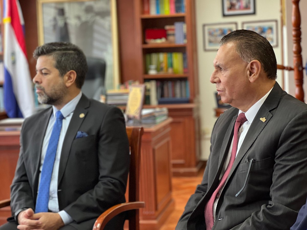 PoderJudicialPY's tweet image. 🔴 Ministro Ríos mantuvo audiencia con representantes del Consejo de la Magistratura y de la Adeppy
🔹Este jueves 16 de octubre, el ministro de la Corte Suprema de Justicia, doctor Víctor Ríos Ojeda, mantuvo una reunión de trabajo con representantes del Consejo de la…