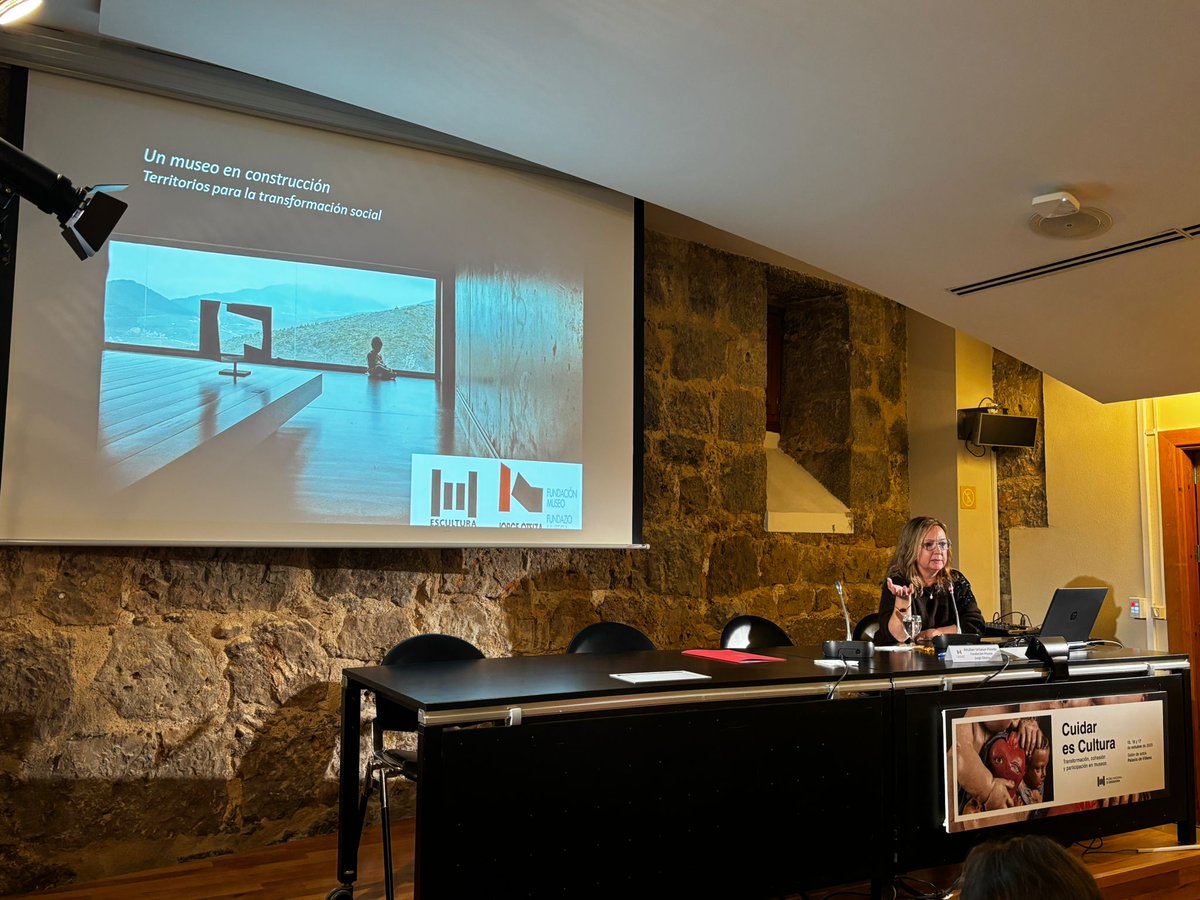 aitziberurtasun's tweet photo. Muy agradecida al @MuseoEscultura por invitarme a las maravillosas jornadas"Cuidar es cultura", y darme un espacio para compartir proyectos desarrollados en el @MuseoOteiza desde el corazón. El AFECTO es REVOLUCIONARIO y el ARTE nuestra REVOLUCIÓN. #hezkuntza #educación #afectos https://t.co/A8uvFp8TGX