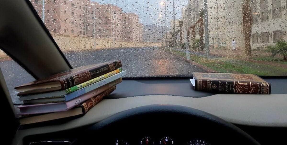 في الوقتِ متَّسعٌ، وفيكَ عزيمةٌ
والدَّربُ ممتدٌّ، وأنتَ شبابُ!"