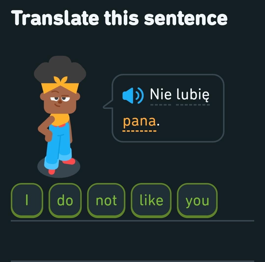 и стоит, улыбается