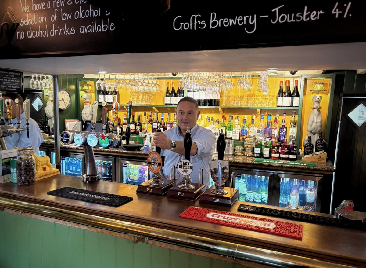 RedLionLongComp's tweet image. The Red Lion features on this @MSN rundown of highly-acclaimed restaurants and pubs in #Warwickshire with #AArosettes 😀:

msn.com/en-gb/foodandd…