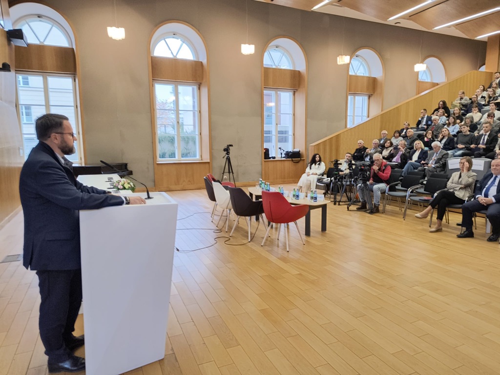 In his opening speech, Deputy Foreign Minister Kupiecki also pointed to the need for the international community and the Balkan states to draw lessons from this tragedy