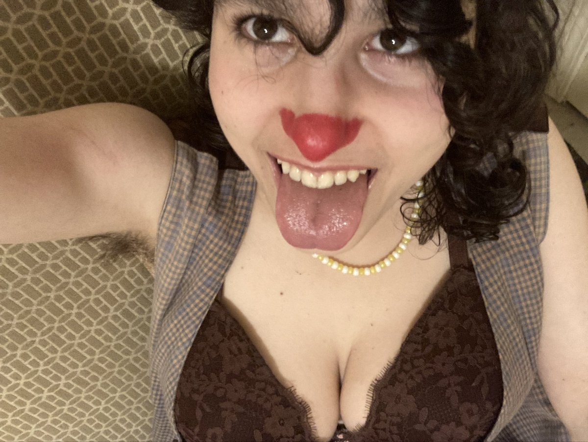 kuddlebug4's tweet image. joinfambase.com/invite?c=G0x4B….  About to go live on Fambase yall