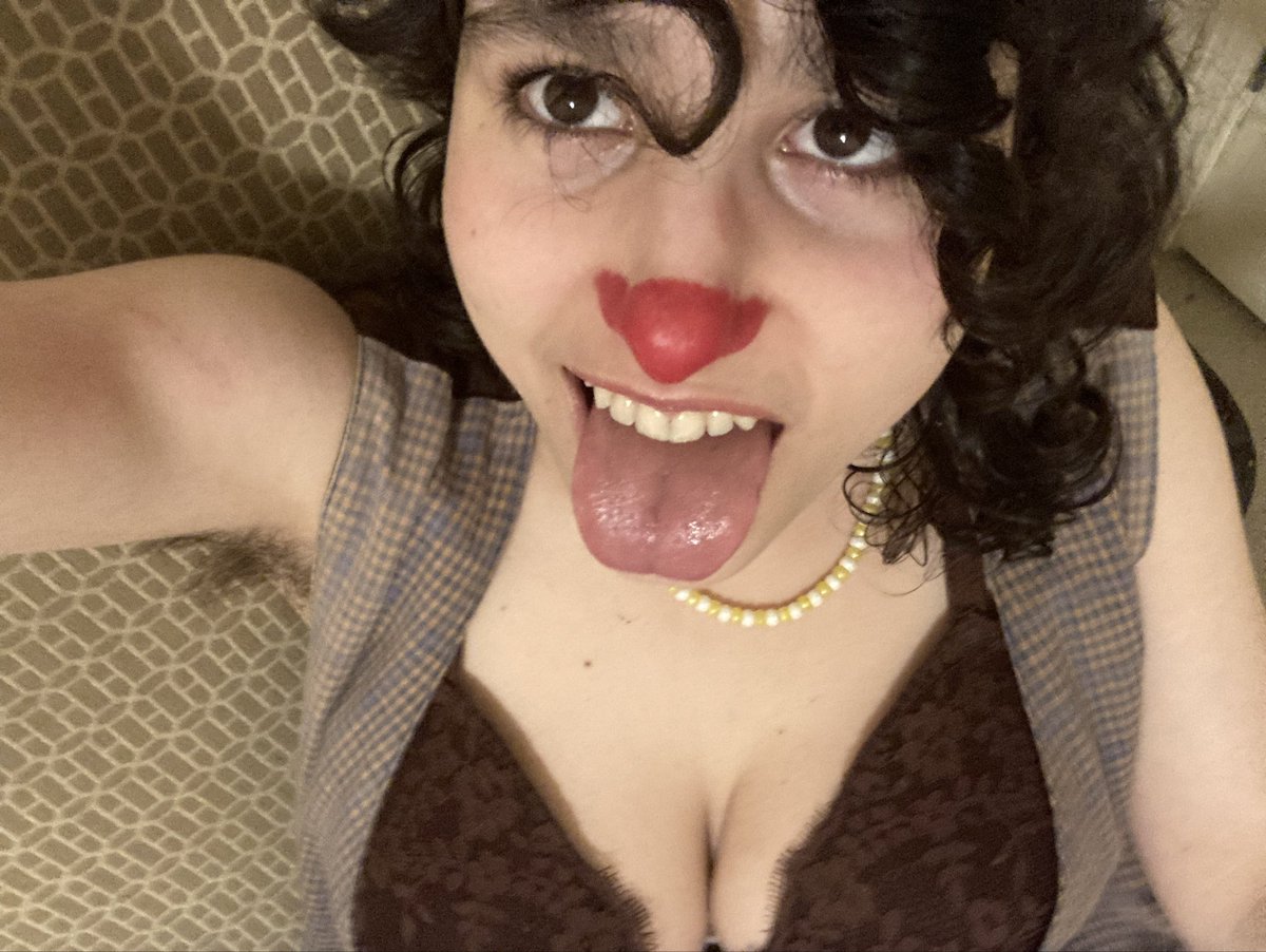 kuddlebug4's tweet image. joinfambase.com/invite?c=G0x4B….  About to go live on Fambase yall