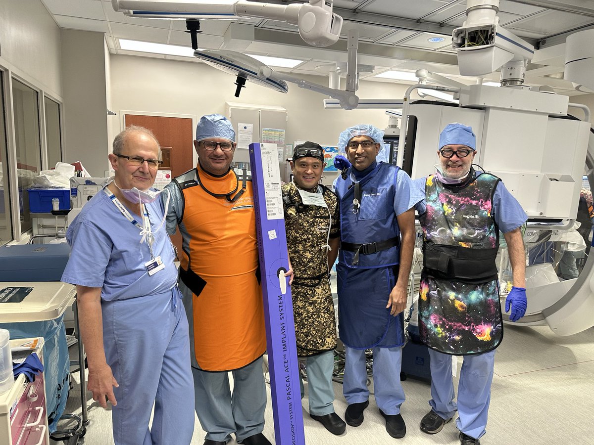 AntoniousAttall's tweet image. First great experience with @EdwardsLifesci #pascal M-TEER in a nanogenriam with severe MR and flail anterior. Post clip gradient 3-4 mmhg. Procedure time skin to skin: 45 mins. First at Henry ford St. John hospital, Detroit @PedroMDMSc @TiberioFrisoli @herbaronowMD