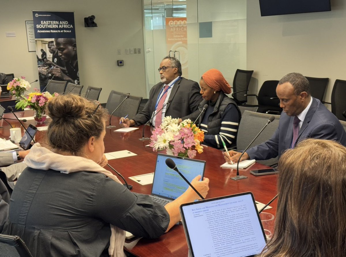 MAWareSO's tweet image. Glad to discuss the IGAD- WorldBank portfolio with Amit Dar, World Bank Director of Strategy and Operations for Eastern and Southern Africa on food security, digital connectivity, and Regional economic integration.

 Also present were the country teams for Somalia, Sudan, and…