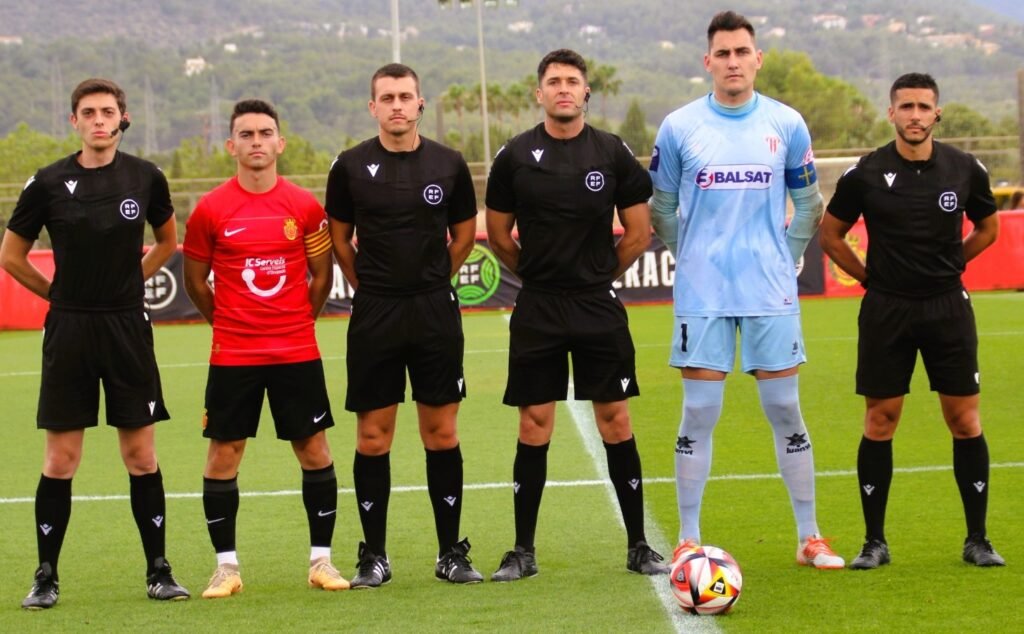 👮🏻‍♂️ Designació arbitral:

Alejandro Martínez Ibáñez serà l’àrbitre designat per arbitrar el <a href="/ReusFCR/">Reus FC Reddis</a>-<a href="/uesantandreu/">Unió Esportiva Sant Andreu</a> de la jornada 7 de #2aRFEF

Col·legi Valencià (Elx)
2 partits arbitrats aquesta temporada 25/26 a 2a RFEF.

🟨 Porta un promig de 5.5 grogues per partit durant