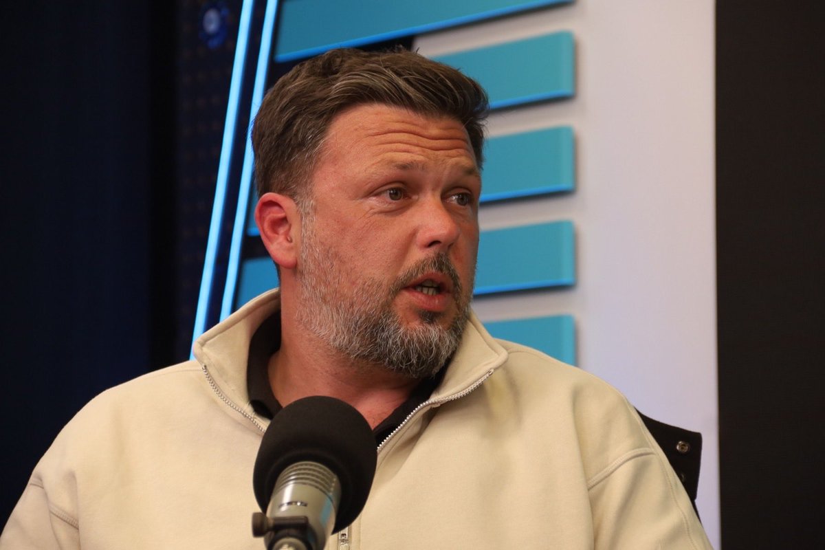🎙️ “Yo los escucho a Peñarol y a Nacional quejarse desde marzo semana tras semana en las radios pero cuando son favorecidos hacen silencio”

🗣️ Diego Franzini en Convocados por 𝐄𝐥 𝐄𝐬𝐩𝐞𝐜𝐭𝐚𝐝𝐨𝐫 𝐃𝐞𝐩𝐨𝐫𝐭𝐞𝐬.

📻 810 AM · 92.5 FM
▶️ youtube.com/live/ysFl39lTn…