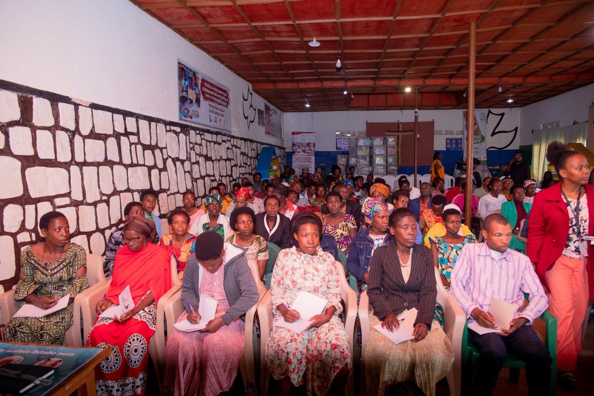 Inezafondation's tweet photo. #HappeningNow: In Rulindo District, a two-day training is taking place for caregivers working in various Early Childhood Development Centres (#ECDs), under the theme: “Let’s work together to stimulate a child’s mind — the foundation for well-being.” @Rwanda_Child @Book_Aid
1/2 https://t.co/RKKvAG6tq7