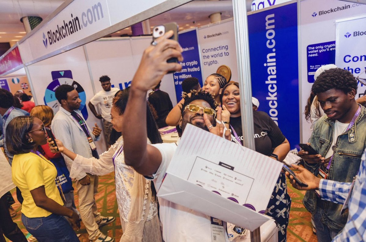 BlockchainAfri_'s tweet image. Pictures from @TechCabal Moonshot event 🇳🇬

Stop by our booth,talk to the team and grab cool swags 👕