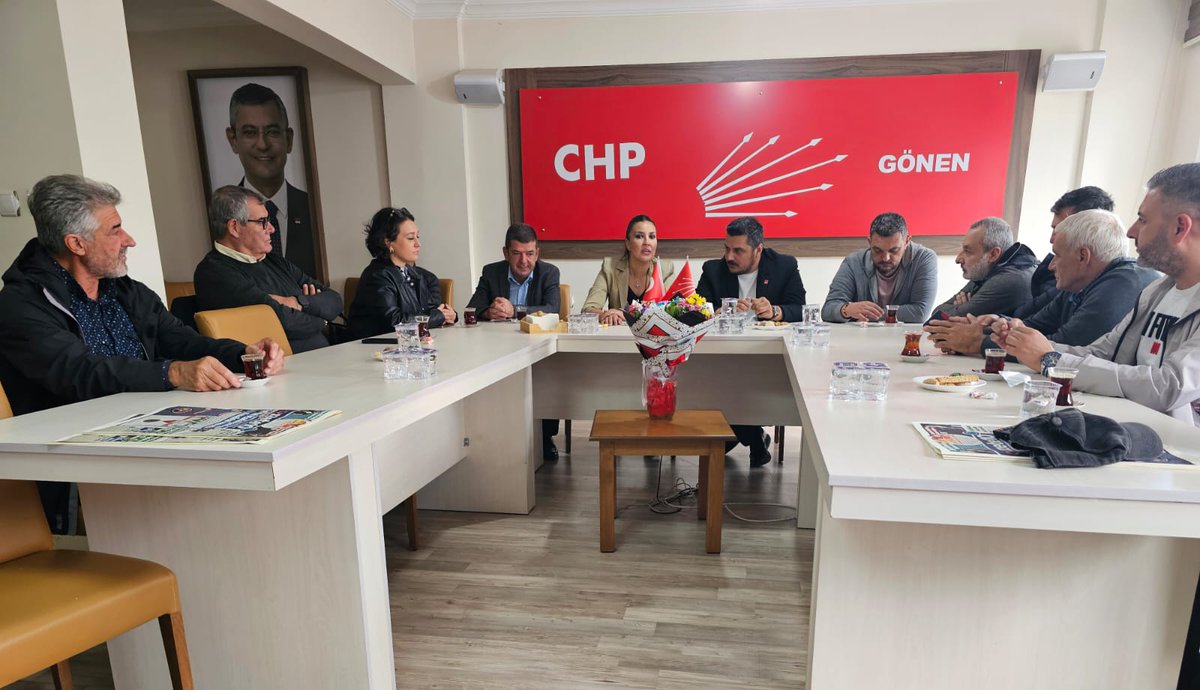 gonenicinchp's tweet photo. CHP Balıkesir İl Başkan Adayı Esin Balıbek, ekibiyle birlikte CHP Gönen İlçe Başkanlığımızı ziyaret etti.
İlçe Başkanımız Kaan Aktay ve yönetimine hayırlı olsun dileklerini iletti.

Cumhuriyet Halk Partisi örgütü dayanışma içinde büyüyor.
#CHPGönen #CHPBalıkesir #BirlikteGüçlüyüz https://t.co/gE2kg0IEaz