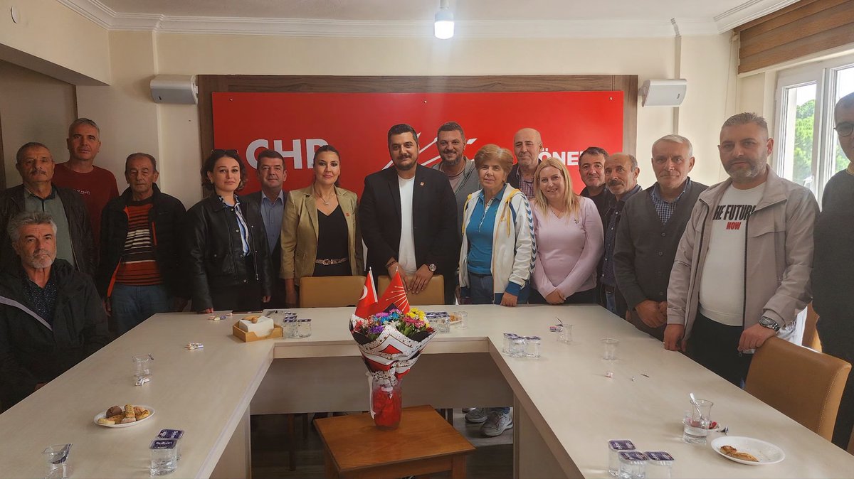 gonenicinchp's tweet photo. CHP Balıkesir İl Başkan Adayı Esin Balıbek, ekibiyle birlikte CHP Gönen İlçe Başkanlığımızı ziyaret etti.
İlçe Başkanımız Kaan Aktay ve yönetimine hayırlı olsun dileklerini iletti.

Cumhuriyet Halk Partisi örgütü dayanışma içinde büyüyor.
#CHPGönen #CHPBalıkesir #BirlikteGüçlüyüz https://t.co/gE2kg0IEaz