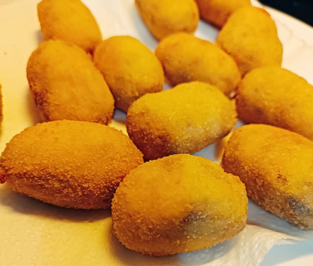 Por qué tengo haters en todos los post que pongo, no importa lo inocentes que sean...😂😂😂 Tomen, croquetas, eso no puede generar nunca 0dio.