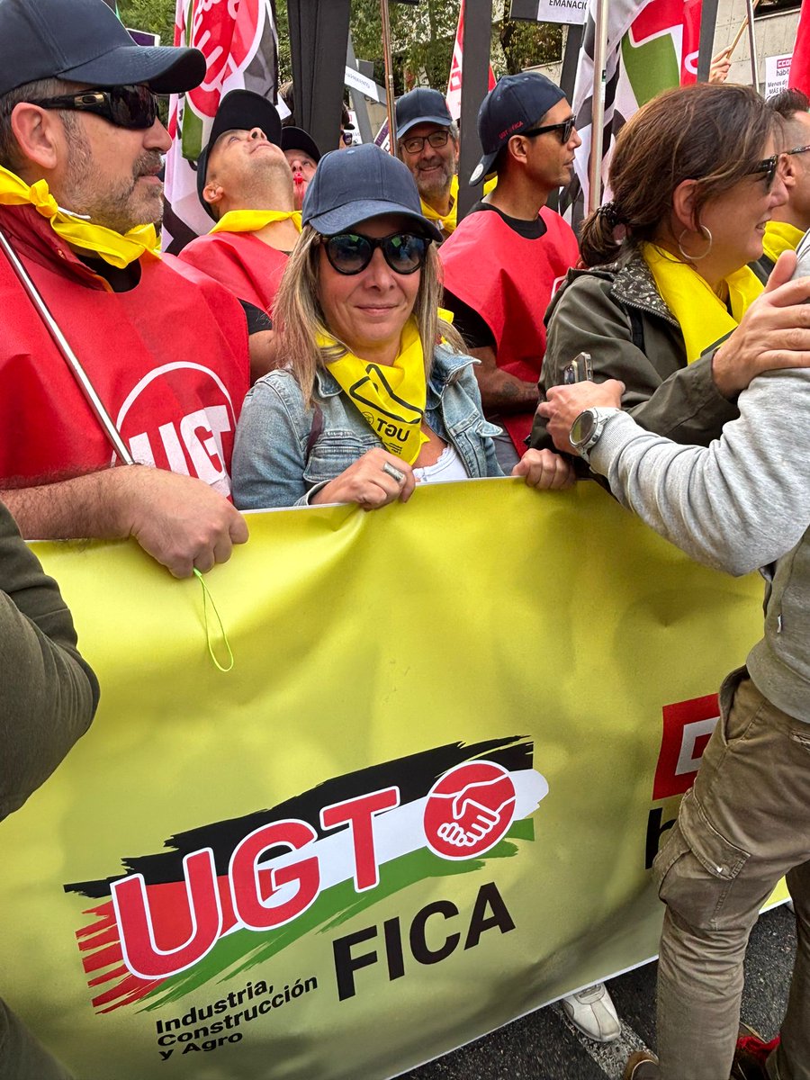 📍Hoy nos movilizamos en #Madrid ante la gravedad de los hechos que  acontecen en nuestro día a dia en #CyL respecto a la siniestralidad y accidentabilidad laboral.
➡️ Debemos redoblar esfuerzos y 
acabar con la siniestralidad laboral que es responsabilidad empresarial ‼️