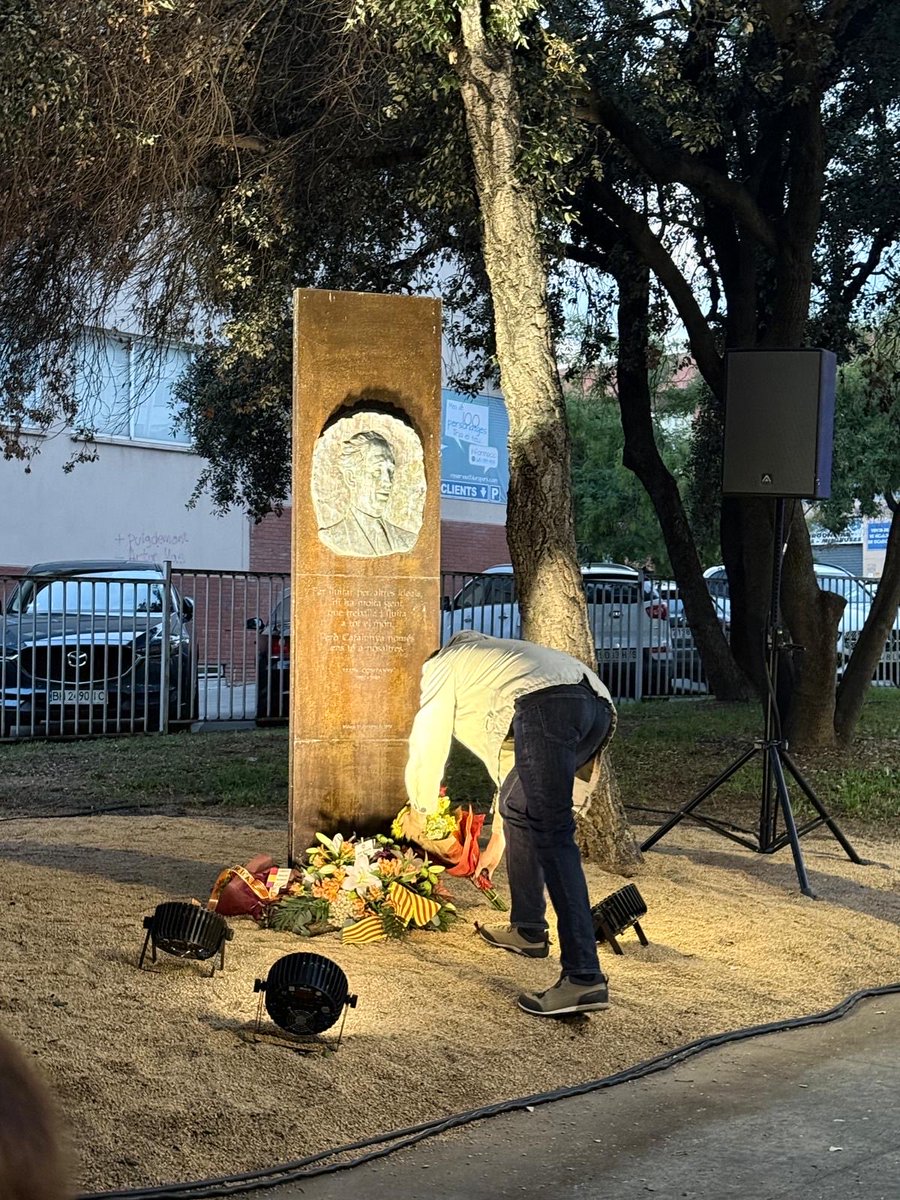 Ahir també vam ser a l'ofrena floral en homenatge a Lluís Company, president de la Generalitat afusellat fa 85 anys