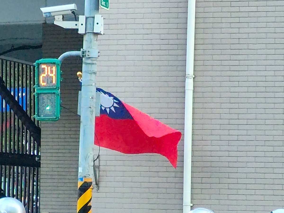 whitelate0001's tweet photo. 拍了些國旗，鑑賞一下🇹🇼 https://t.co/bZe5BGTkM5