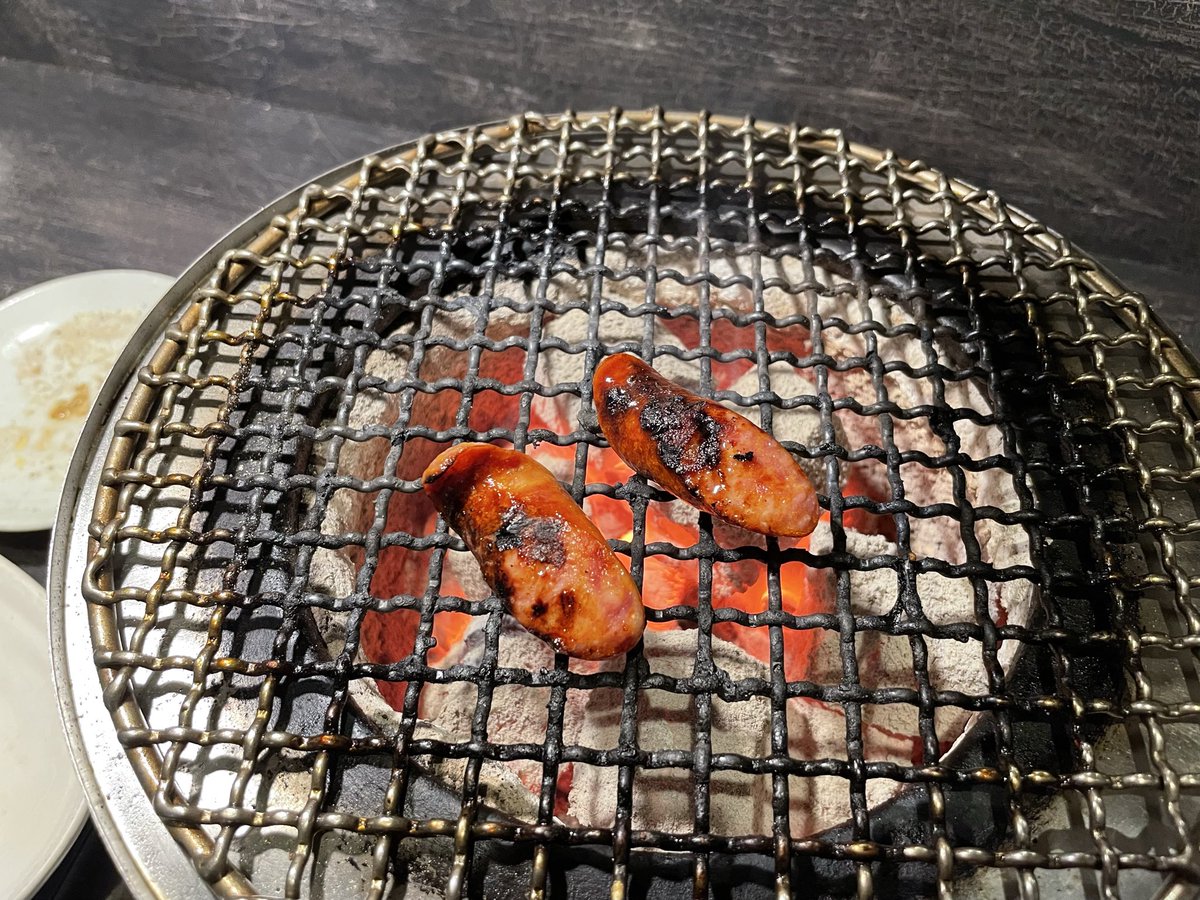 lisachoco4's tweet photo. ハイ！
私が焼いたら…

焦げました！！
ちょこちょこ色んなの頼めてよきでした

私はこのチョリソーしか焼いてません😌
#北見 https://t.co/tr1egBu03U
