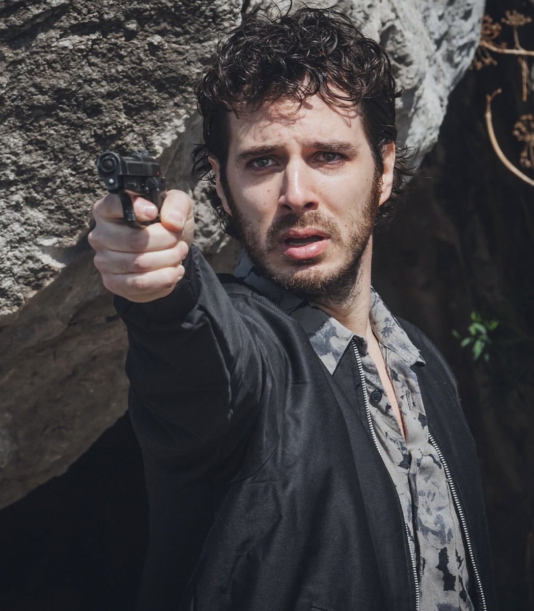 Marti490's tweet image. A Bruno gli si vuole bene dal primo momento ✨ le prende anche da tutti 😂 
@pierspollon #HotelCostiera #Spollondì