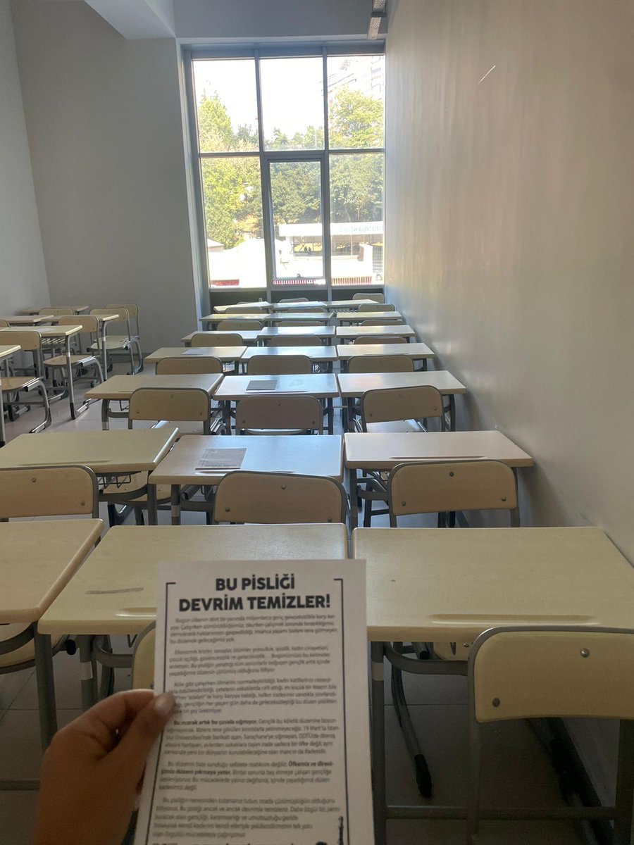 DgdKaradeniz2's tweet image. 📍 Zonguldak Bülent Ecevit Üniversitesi (BEÜN)'de İİBF, İLEF ve İnsan ve toplum bilimleri fakültesi'nden sesleniyoruz;
Bu Pisliği Devrim Temizler!
📣Bu pisliğin neresinden tutarsanız tutun, orada çürümüşlüğün olduğunu biliyoruz. Daha özgür bir yarını kuracak olan gençliği,…