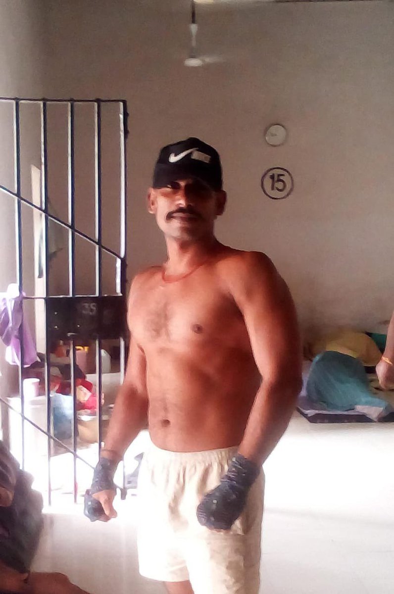 truth_finder04's tweet image. тЪб PAN-INDIA + рдЫрддреНрддреАрд╕рдЧрдврд╝ SHOCK REVELATION тЪб
A fresh video shot inside Barrack No-15 of Raipur Central Jail has blown the lid off a deep nexus turning the facility into a hub of controversies and organised criminal gangs operating freely within its confined walls.
He firstтАж