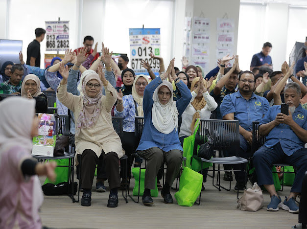 halimshah72's tweet photo. Alhamdulillah, hari ini berpeluang mewakili PEMADAM Parlimen Batu menghadiri Sambutan Hari Kesihatan Mental Sedunia di Menara Penguatkuasa DBKL. 💚

Program yang sangat bermanfaat dengan pelbagai aktiviti seperti senamrobik, ceramah dan pameran kesihatan https://t.co/hoIm7XgPQa