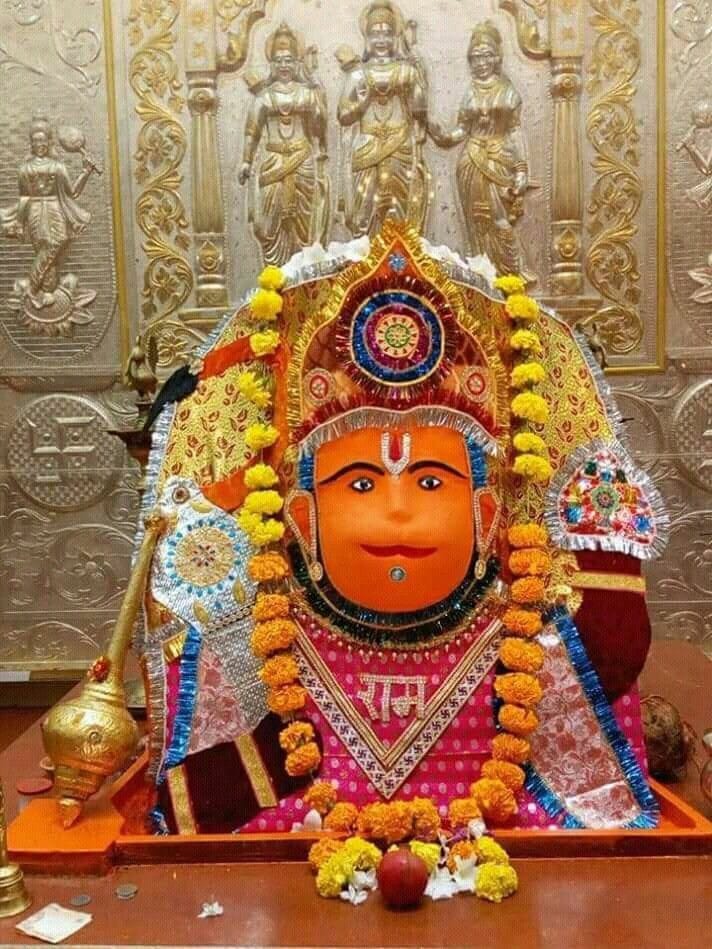 कण कण में विष्णु बसें जन जन में श्रीराम!
प्राणों में माँ जानकी मन में बसे हनुमान!!
जय श्री राम 
जय श्री हनुमान